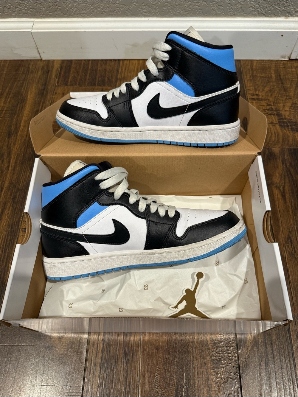 Nike Air Jordan 1 Mid University Blue (Wmns) Size 7.5W / 6M
